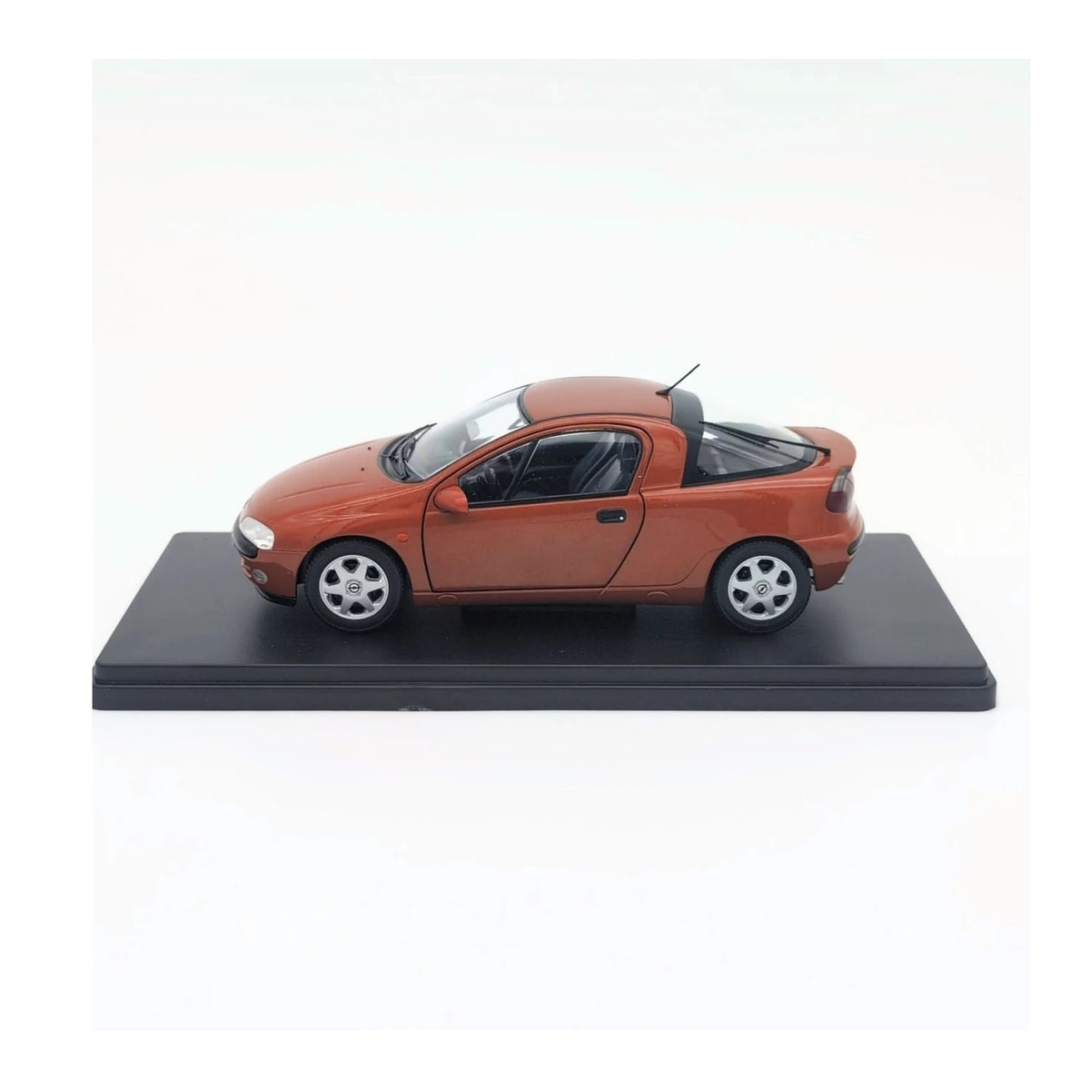 Opel Tigra 1994 - 1/24 Whitebox