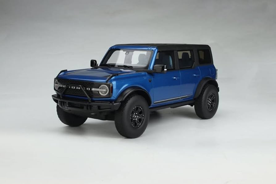 Ford Bronco albastru cu 4 usi - 1/18 GT Spirit