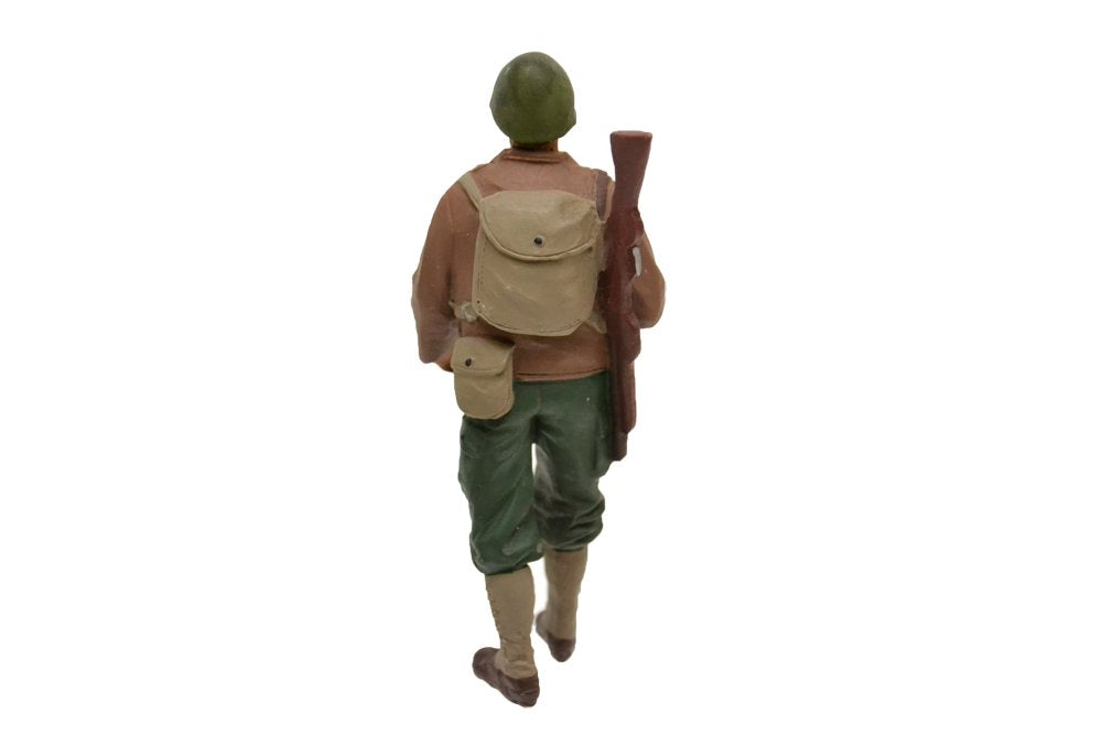 Figurina soldat cu pusca pe umar - 1/18 American Diorama
