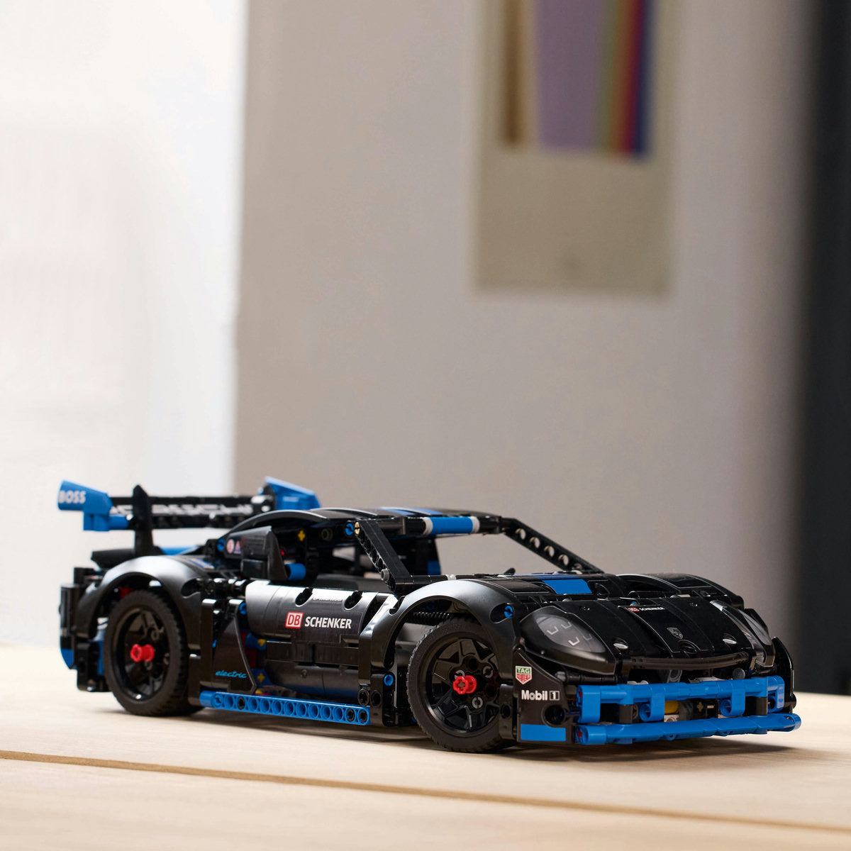 LEGO Technic 42176 - Masina de curse Porsche GT4 e-Performance (838 piese)