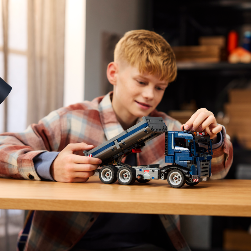 LEGO Technic 42203 - Camion cu bena basculanta (462 piese)