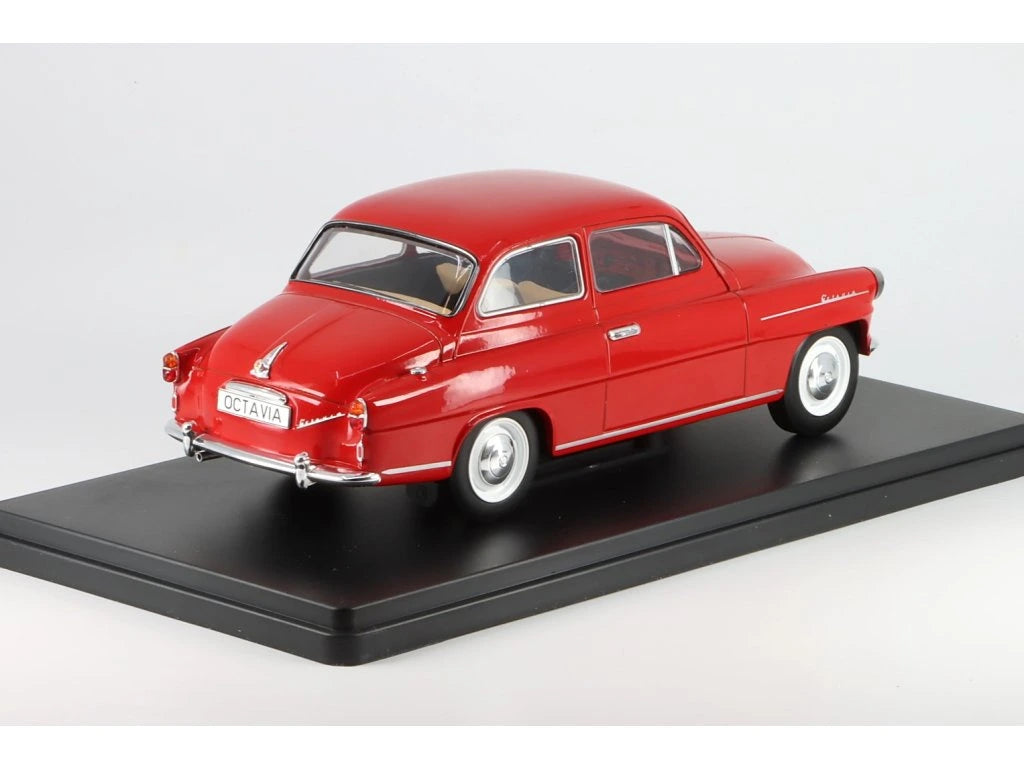 Skoda Octavia Super - 1/24 Whitebox