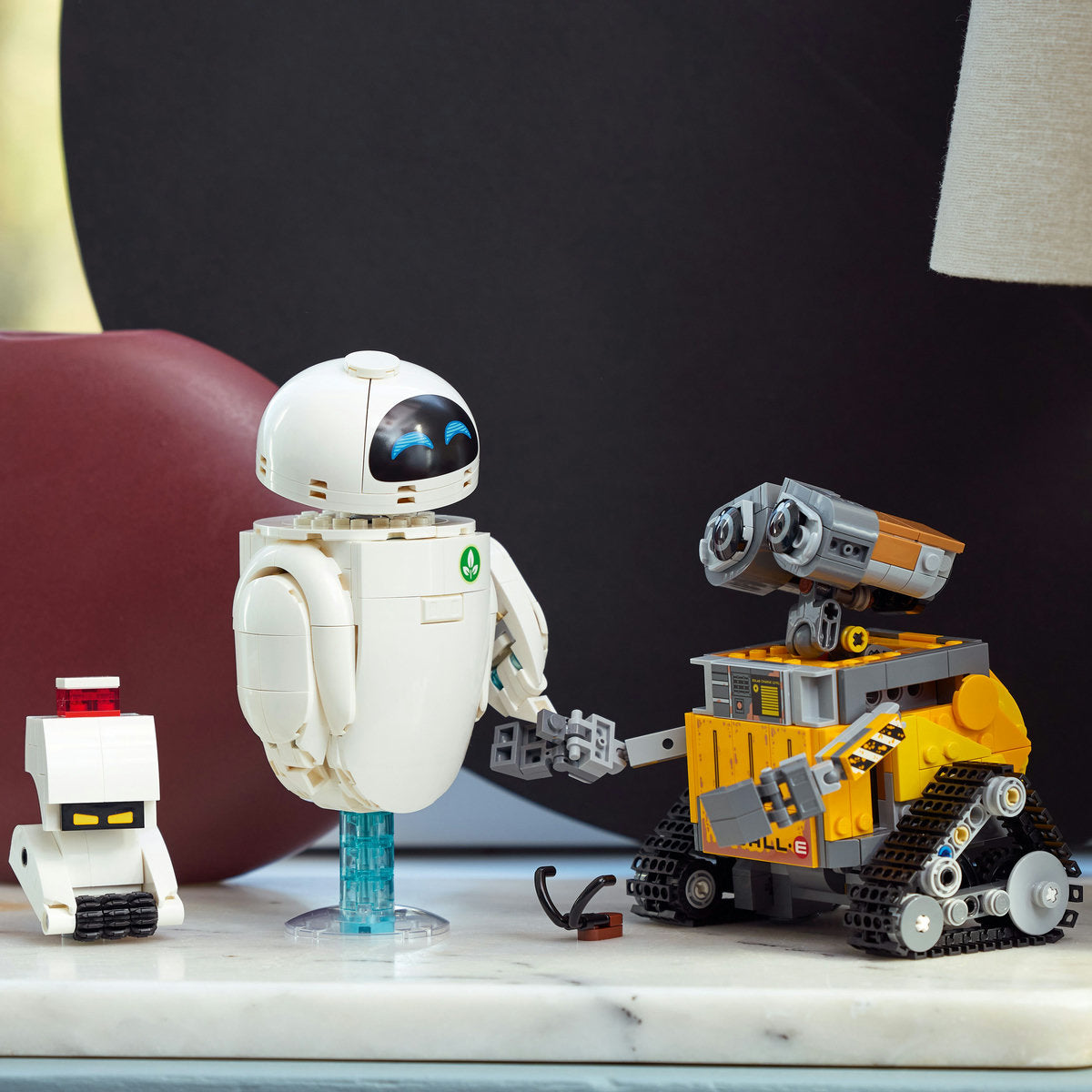 LEGO Disney Pixar 43279 - WALL-E si EVE (811 piese)
