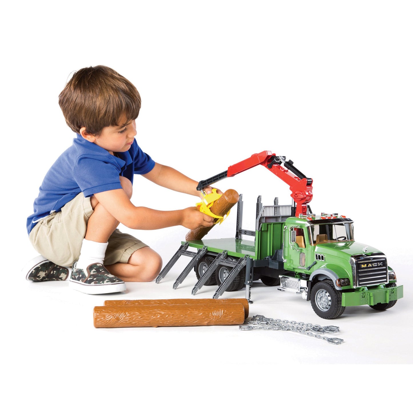 BRUDER 02824 - Camion forestier Mack cu macara