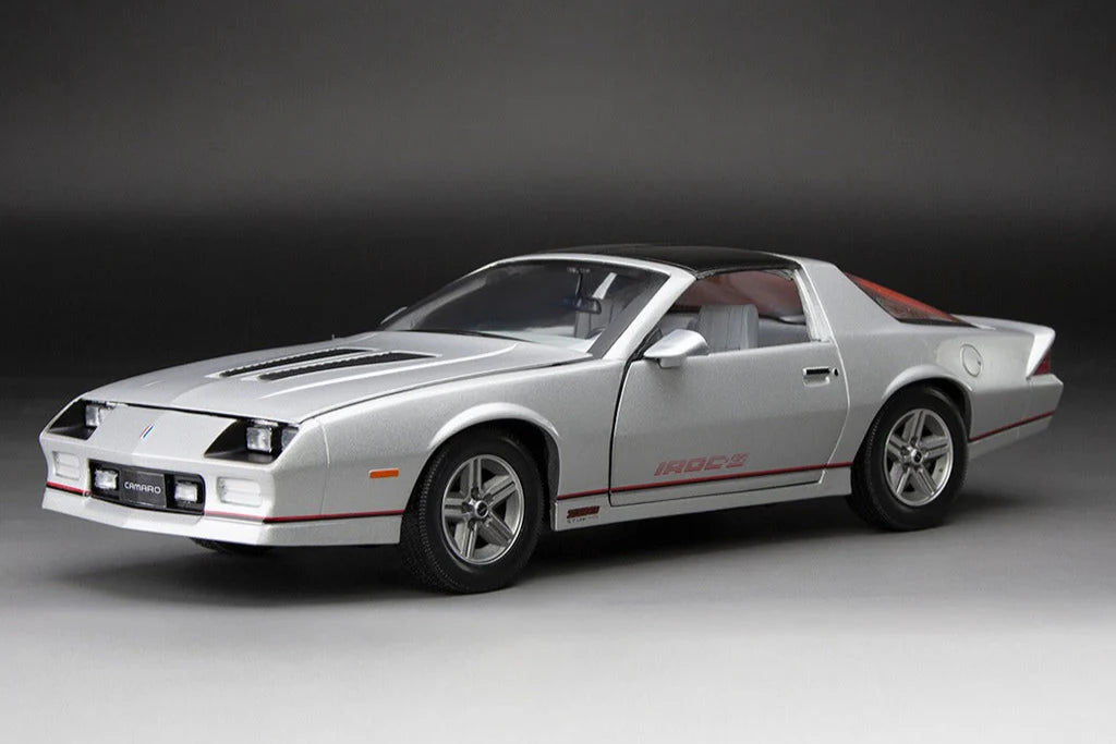 Chevrolet Camaro IROC-Z silver 1985 - 1/18 Sun Star