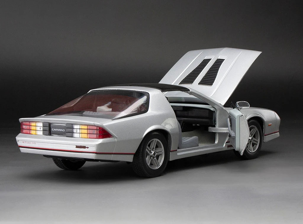 Chevrolet Camaro IROC-Z silver 1985 - 1/18 Sun Star