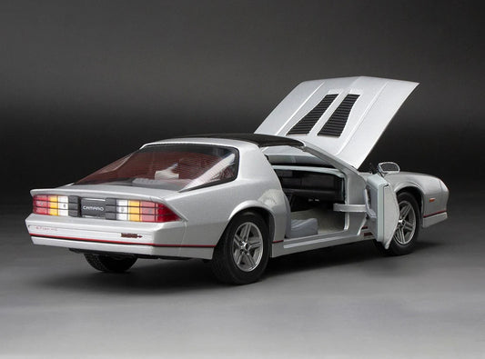 Chevrolet Camaro IROC-Z silver 1985 - 1/18 Sun Star