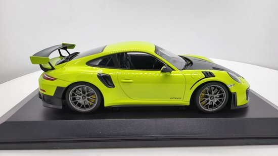 Porsche 911 GT2 RS 2018 light green 1/504 pcs - 1/18 Minichamps