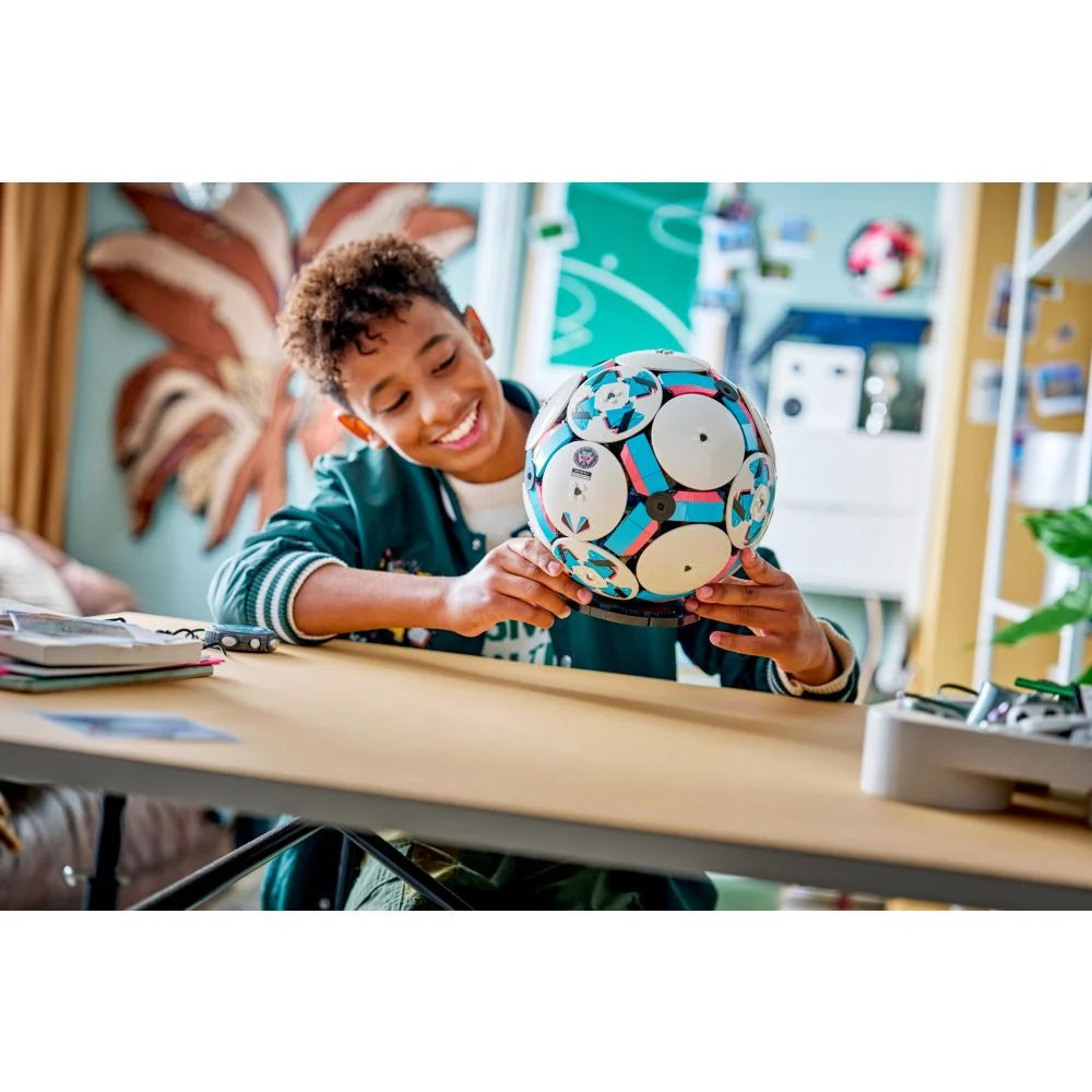 LEGO Editions 43019 -  Minge de fotbal (1498 piese)