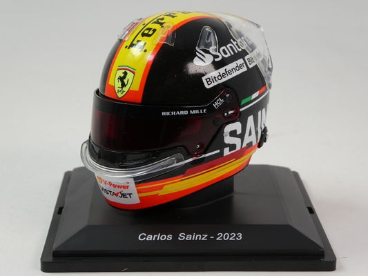 Casca Carlos Sainz jr. Ferrari #55 3rd Italy GP Formula 1 2023 cu vitrina plexiglass - 1/5 Spark