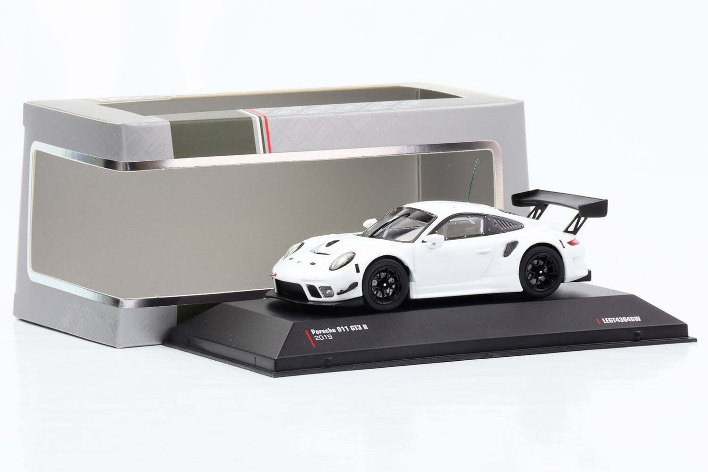 Porsche 911 GT3 R 2019 alb cu vitrina plexiglass - 1/43 Ixo Models