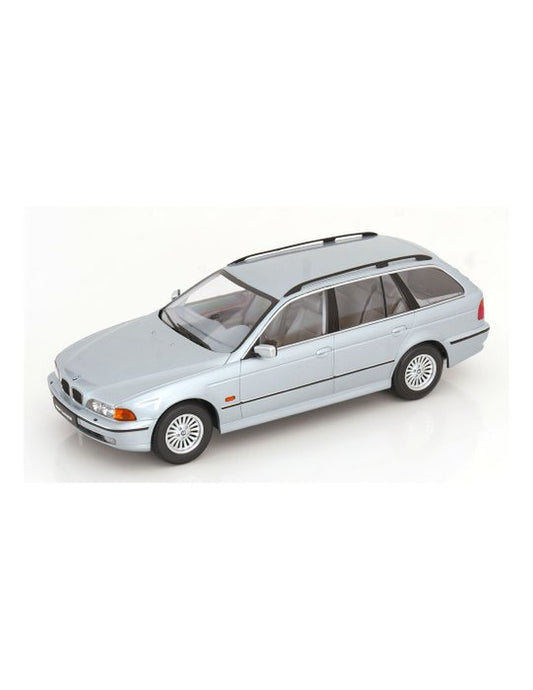 BMW 5-series Touring E39 1998 arctic silver - 1/18 Triple9