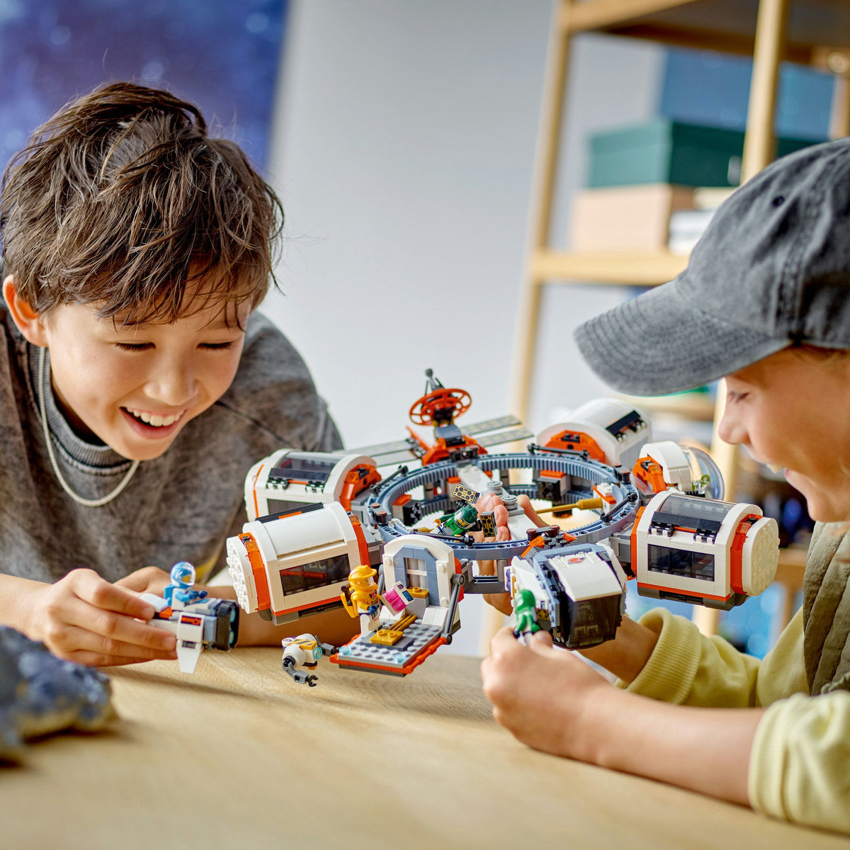 LEGO City 60433 - Statie spatiala modulara (1097 piese)