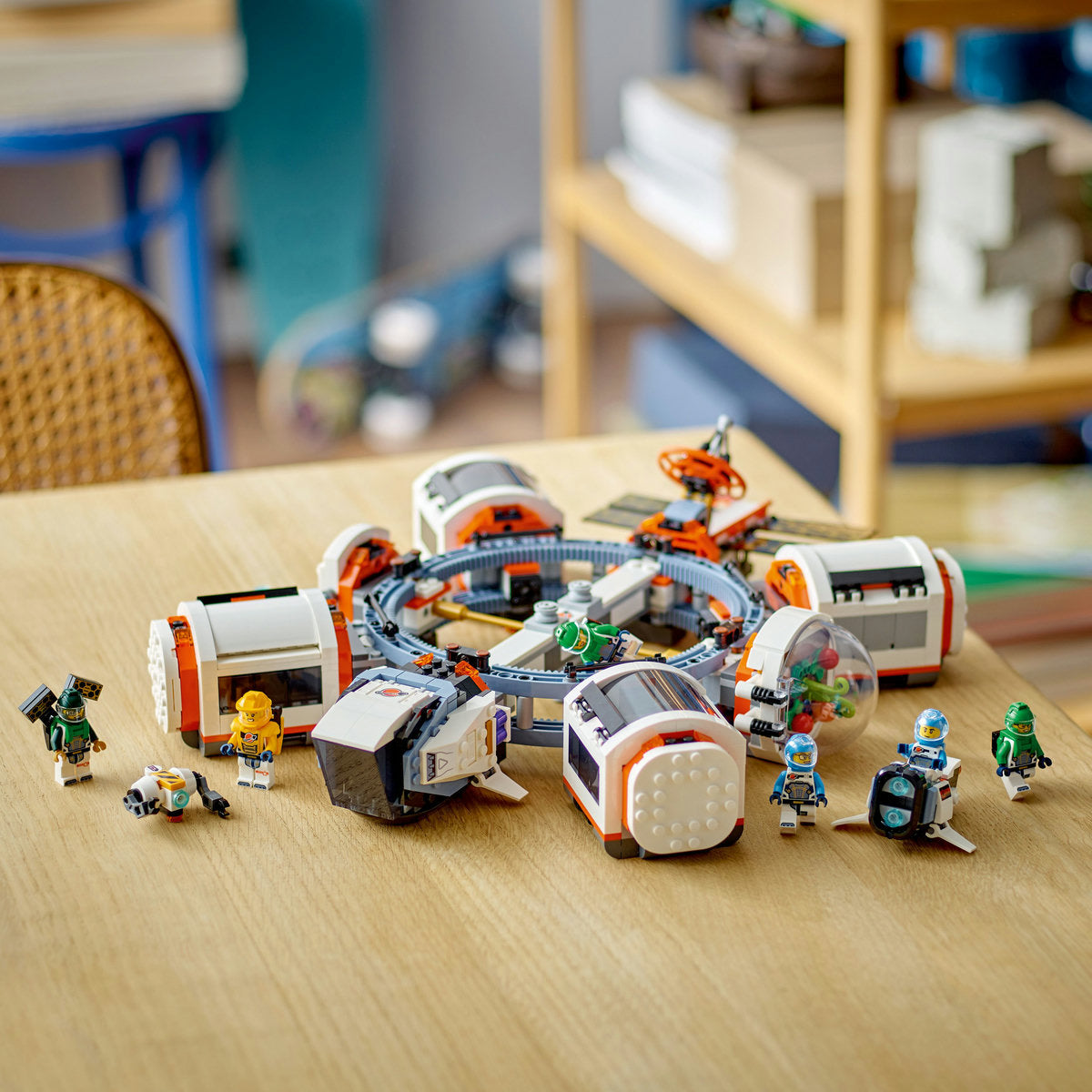 LEGO City 60433 - Statie spatiala modulara (1097 piese)