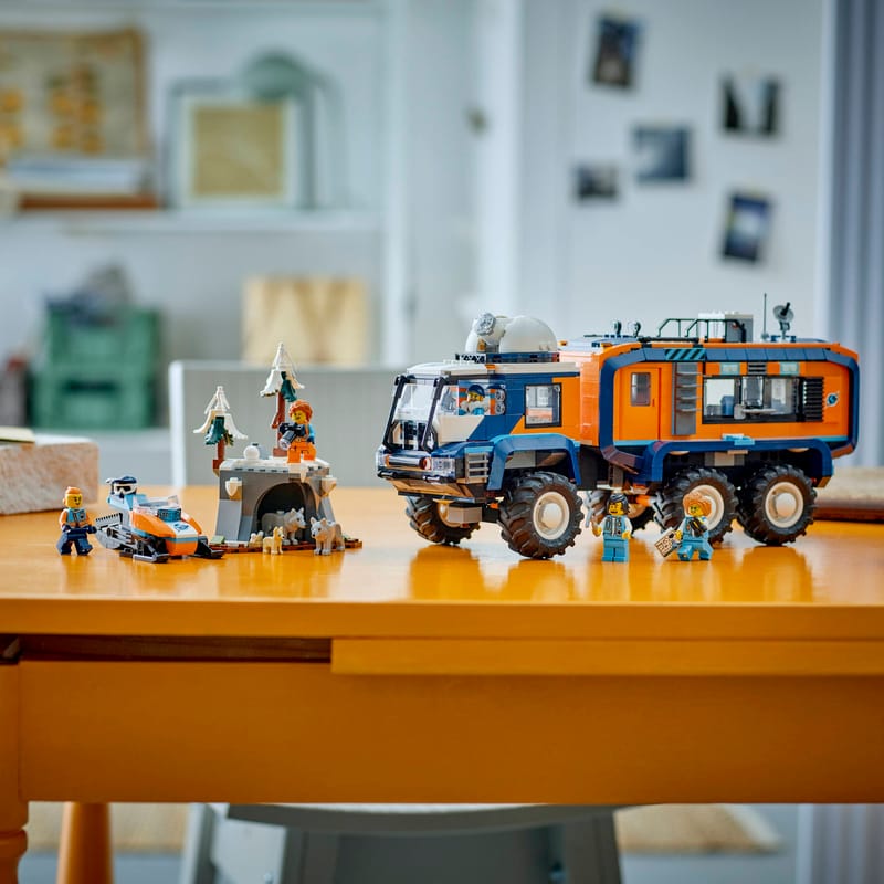 LEGO City 60471 - Camionul laborator stiintific al exploratorilor arctici (1064 piese)