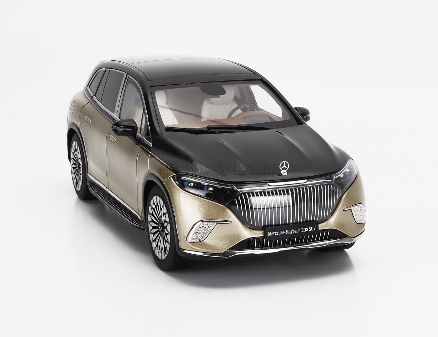 Mercedes-Maybach EQS 680 SUV 2024 obsidian black / kalaharigold metallic - 1/18 NZG