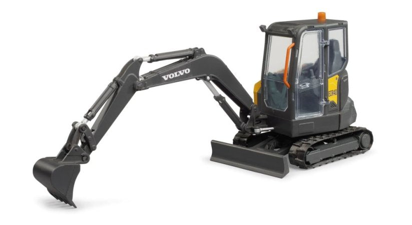 BRUDER 02465 - Excavator Volvo ECR40