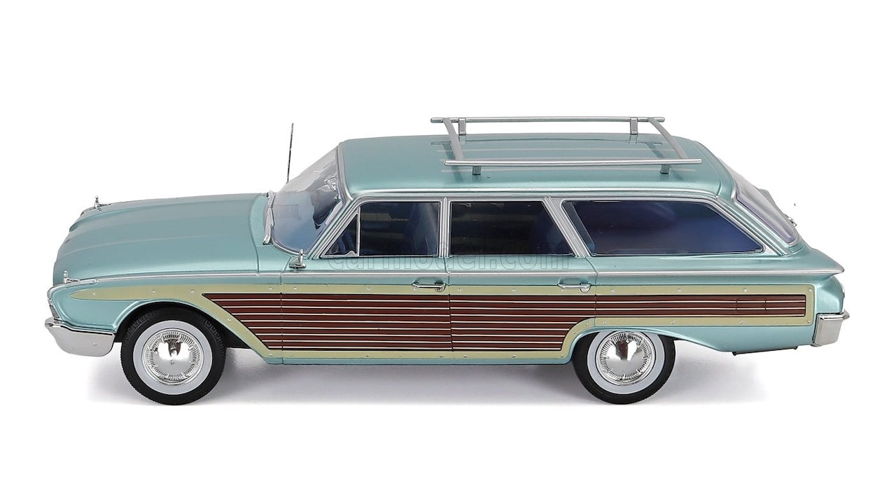 Ford Country Squire light blue - 1/18 Model Car Group