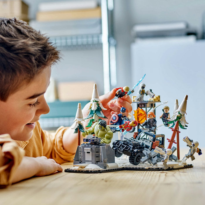LEGO Marvel 76291 - Razbunatorii reuniti: Sub semnul lui Ultron (613 piese)