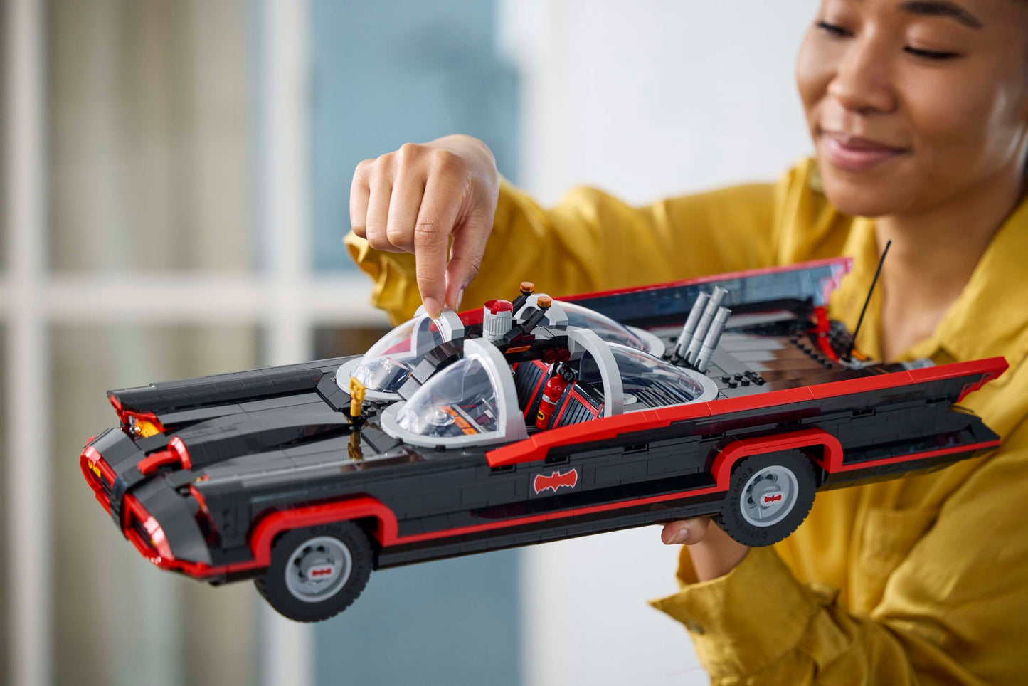 LEGO DC 76328 Batman - Batmobile din serialul TV clasic ( 1822 piese )