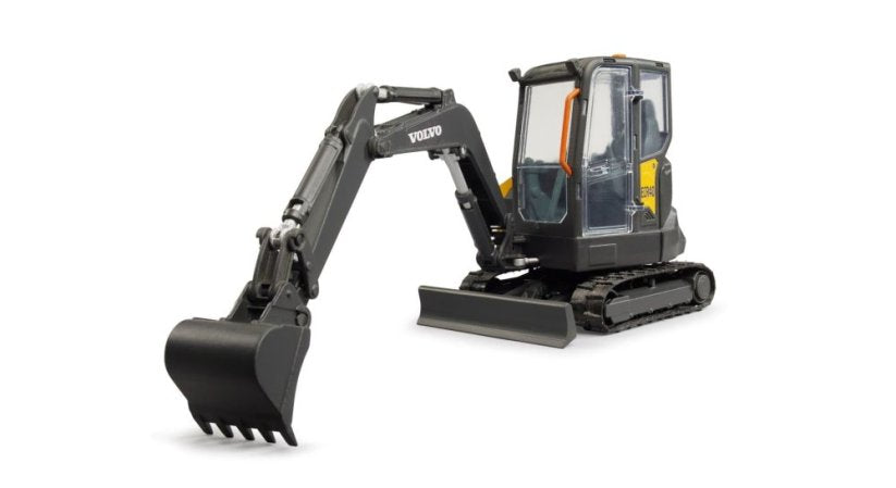 BRUDER 02465 - Excavator Volvo ECR40