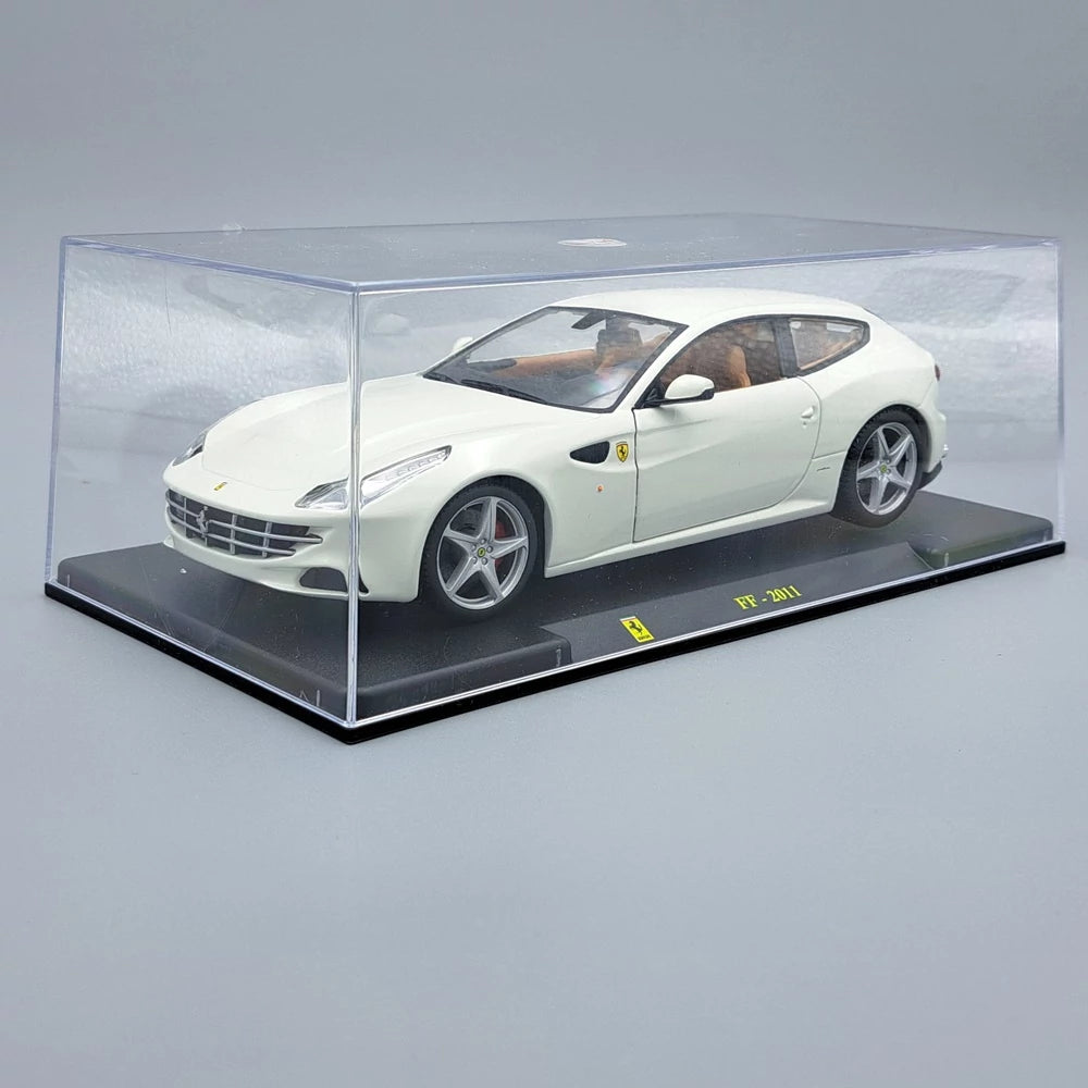 Ferrari FF 2011 alb cu vitrina plexiglass - 1/24 Bburago