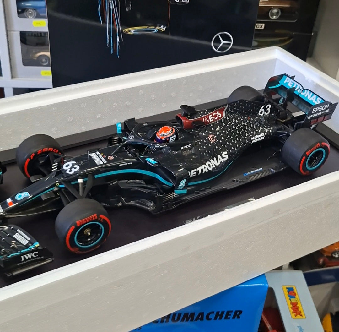 Formula 1 Mercedes-AMG George Russell F1 W11 #63 Sakhir GP 2020 cu vitrina plexiglass EDITIE LIMITATA 1/111pcs - 1/12 Minichamps