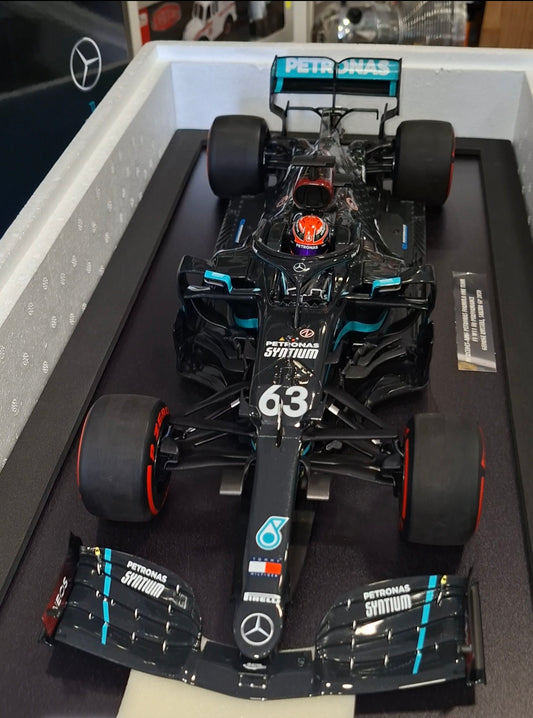 Formula 1 Mercedes-AMG George Russell F1 W11 #63 Sakhir GP 2020 cu vitrina plexiglass EDITIE LIMITATA 1/111pcs - 1/12 Minichamps