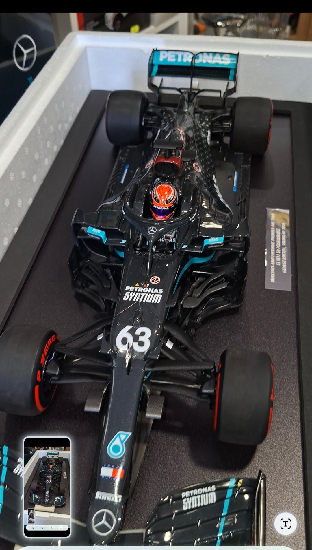 Formula 1 Mercedes-AMG George Russell F1 W11 #63 Sakhir GP 2020 cu vitrina plexiglass EDITIE LIMITATA 1/111pcs - 1/12 Minichamps