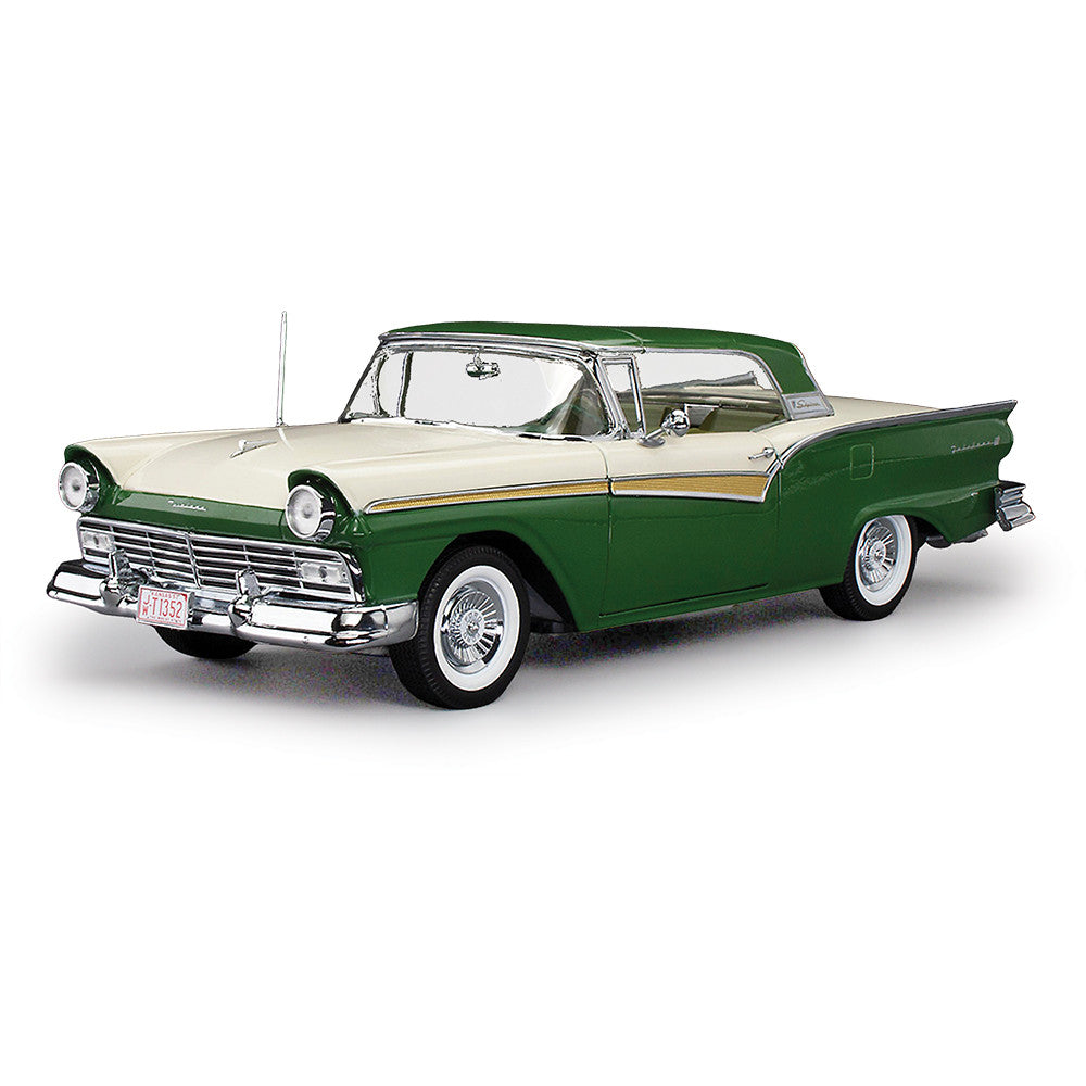 Ford Fairlane 500 Skyliner Cumberland green/colonial white - 1/ 18 Sun Star