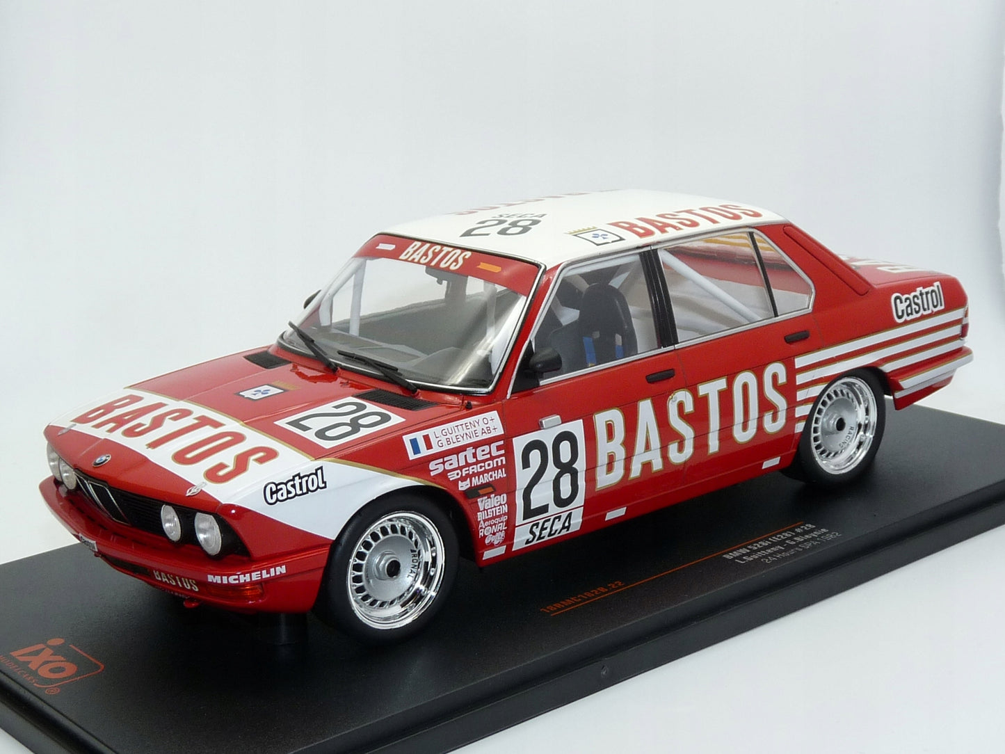 BMW 528i E28 #28 24h SPA 1982 - 1/18 Ixo Models
