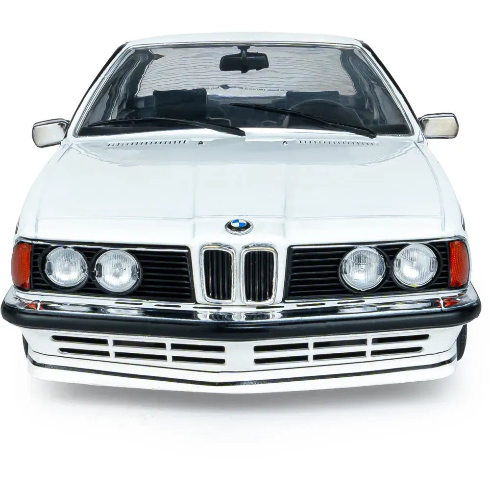 BMW 635 CSi alb 1984 - 1/18 Solido
