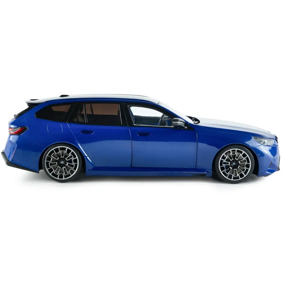 BMW M5 Touring 2025 albastru - 1/18 Solido