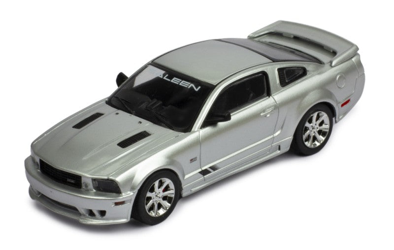 Ford Mustang Saleen S281 2005 cu vitrina plexiglass - 1/43 IxoModels