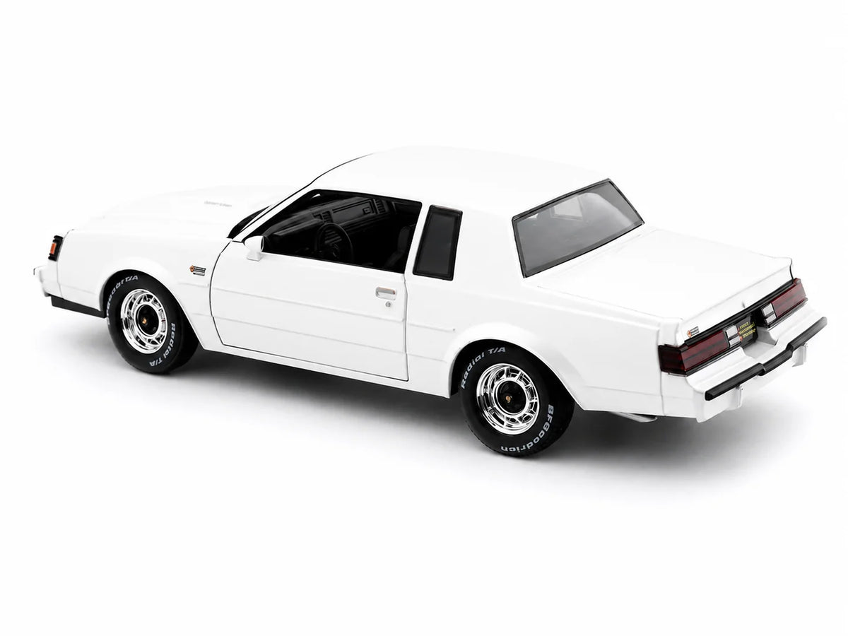 Buick Grand National 1987 alb - 1/18 Maisto