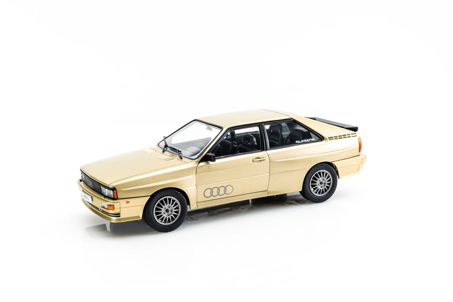 Audi Quattro crem - 1/24 Whitebox