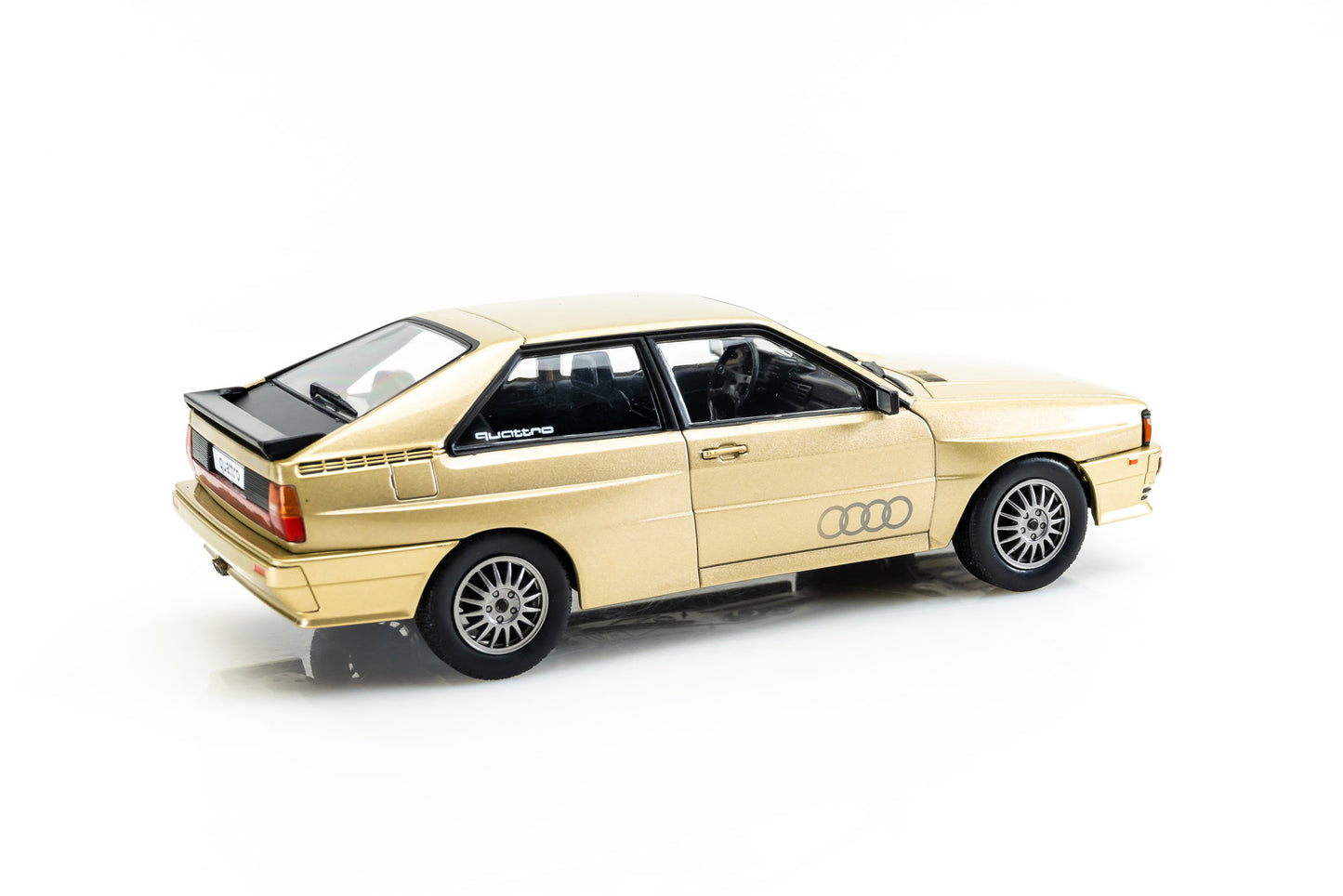 Audi Quattro crem - 1/24 Whitebox