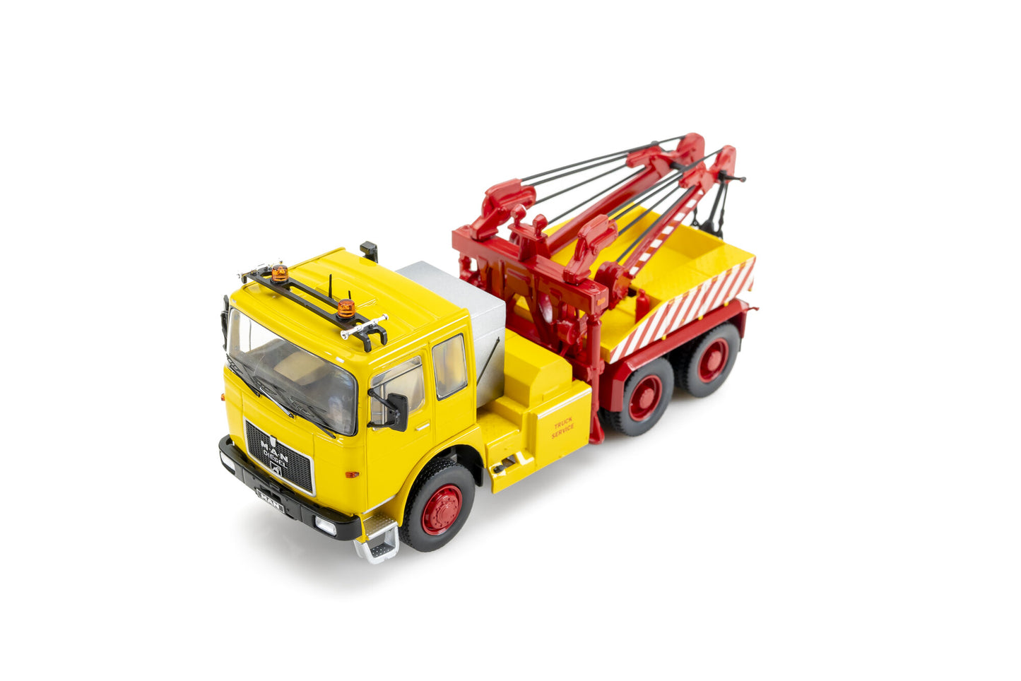 Camion MAN F8 26.281 galben/rosu cu vitrina plexiglass - 1/43 Ixo Modelcars