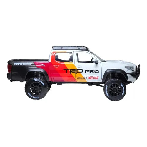Toyota Tacoma TRD PRO 2023 - 1/27 Maisto Design