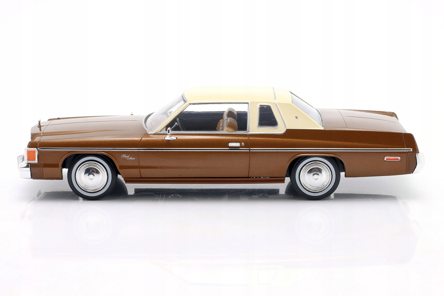 Dodge Royal Monaco - 1/24 Whitebox