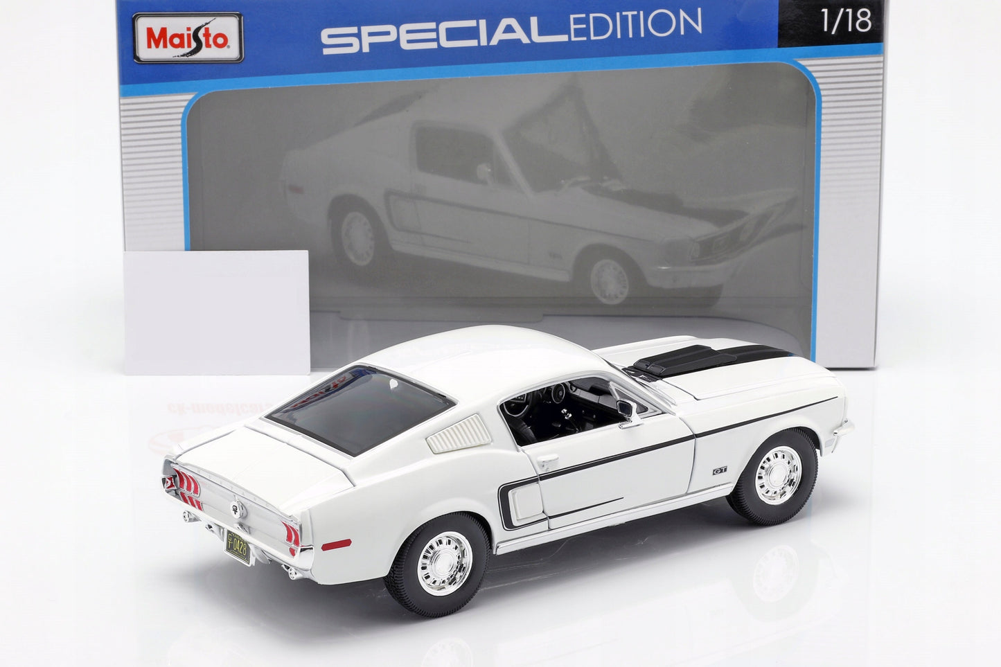 Ford Mustang GT Cobra Jet 1968 alb - 1/18 Maisto