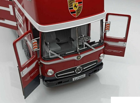 Mercedes O317 Porsche race - 1/18 CMR - are o zgarietura pe capac si unde se imbina mai are niste urma