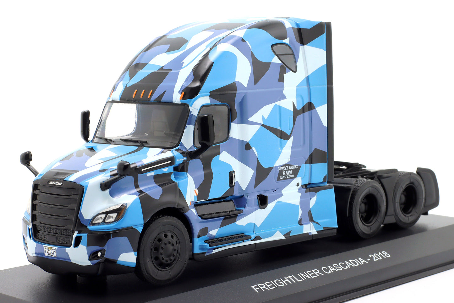 Camion cap tractor Freightliner Cascadia Truck 2018 blue/camouflage - 1/43 Hachette