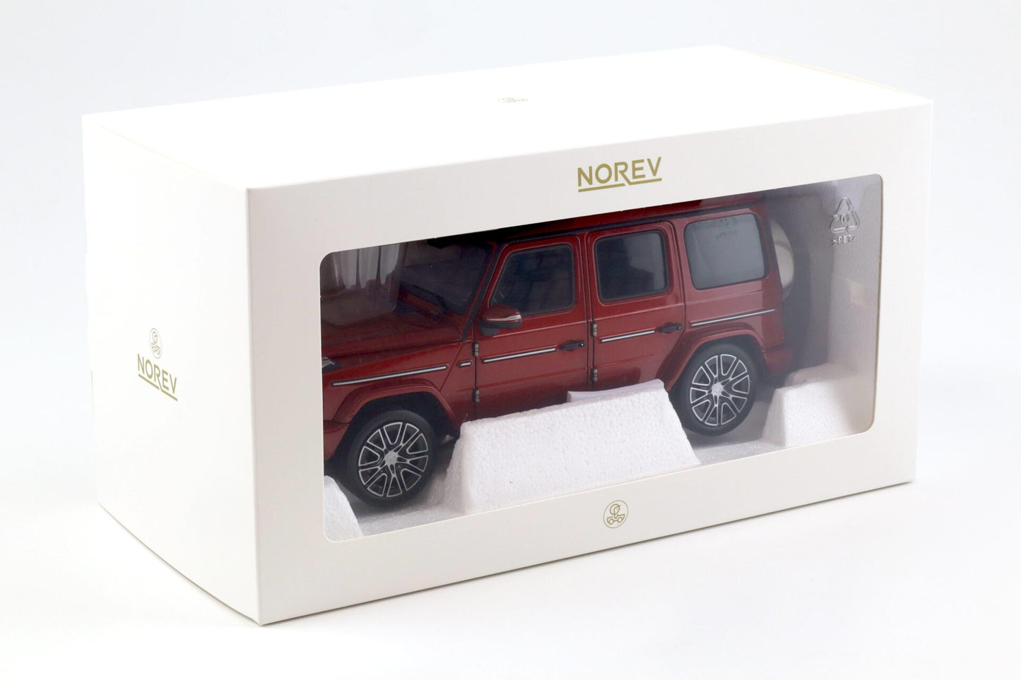 Mercedes-Benz G-Class 2024 rosu - 1/18 Norev