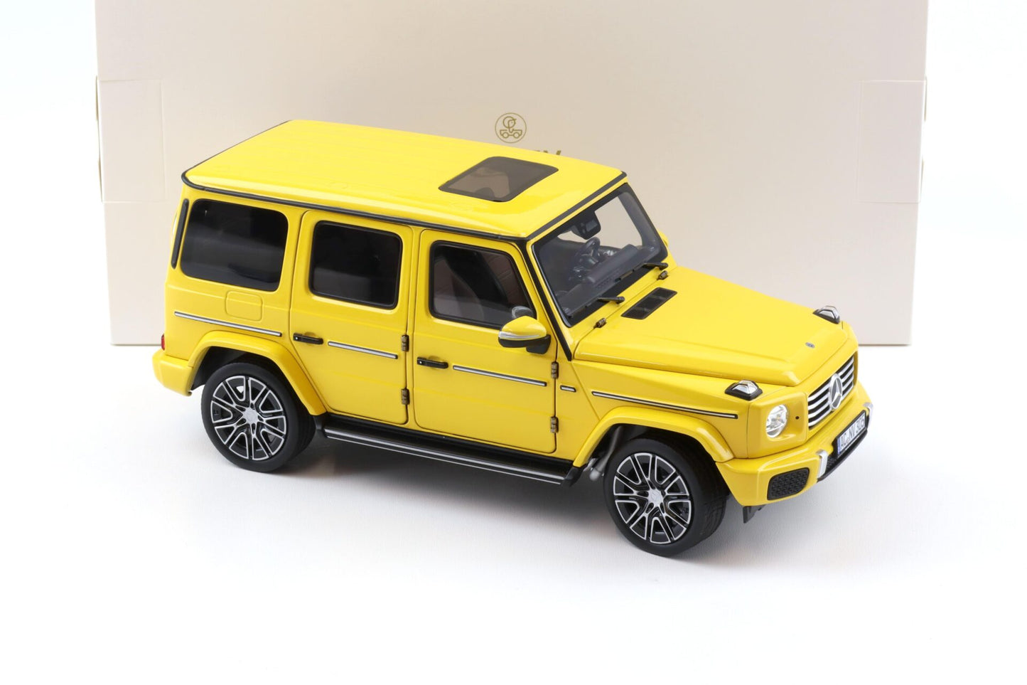 Mercedes-Benz G-Class 2024 galben - 1/18 Norev