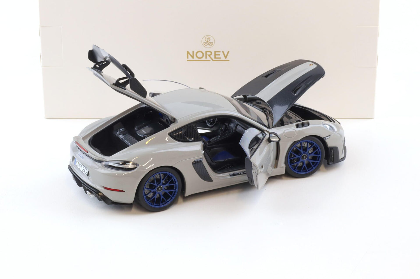 Porsche Cayman GT4 RS 2023 weissach pack chalk - 1/18 Norev