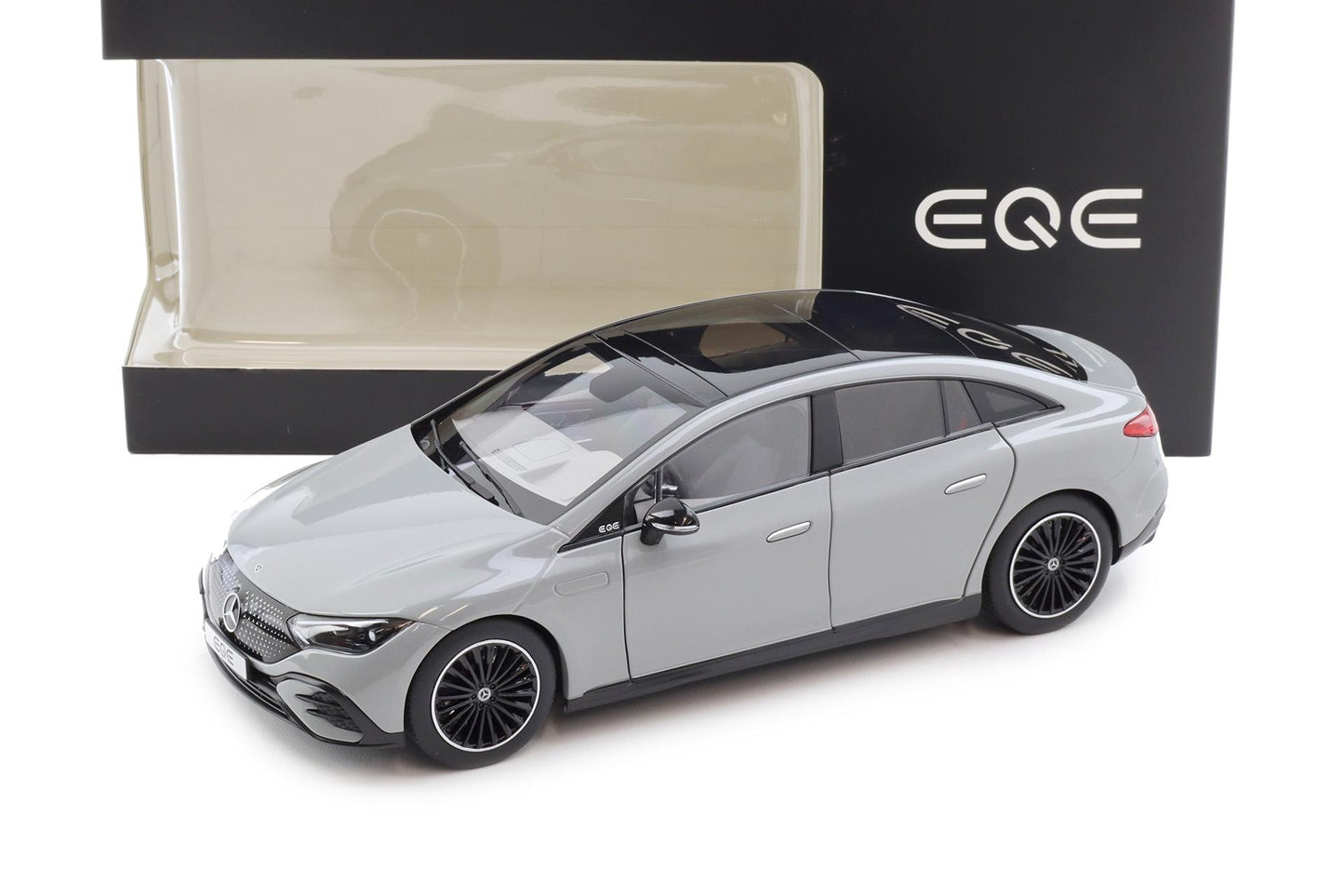 Mercedes-Benz EQE 2022 alpine gray - 1/18 NZG