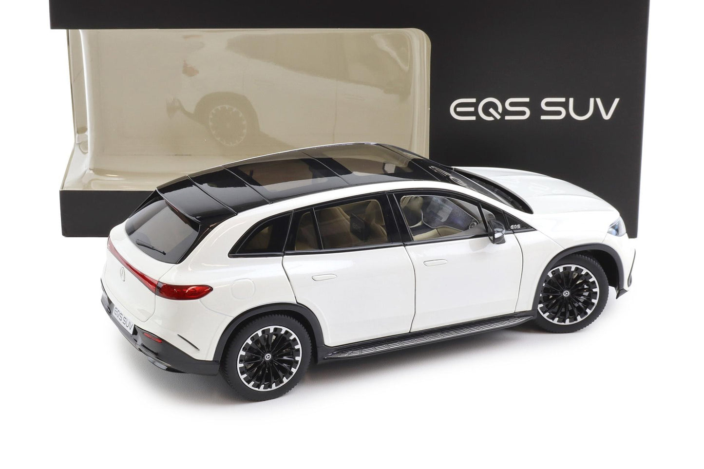 Mercedes-Benz EQS SUV 2022 diamond white - 1/18 NZG