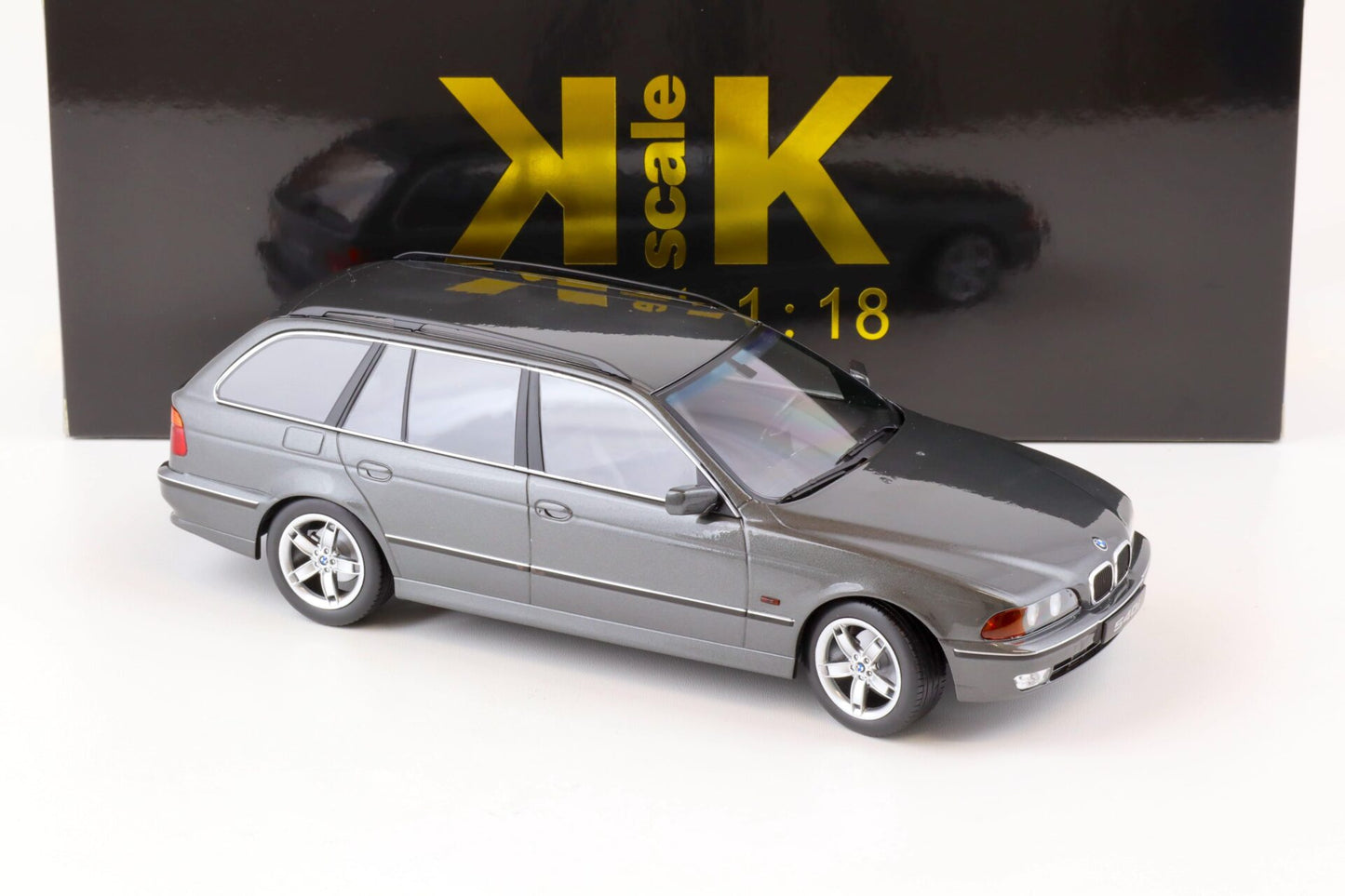 BMW 540i E39 Touring gri inchis - 1/18 KK-Scale