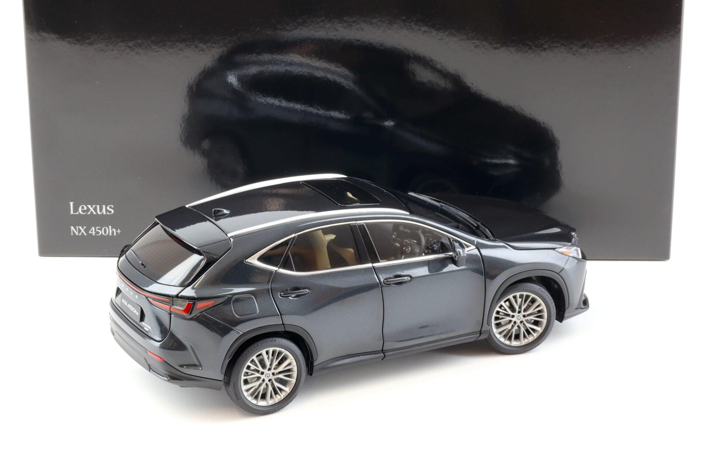 Lexus NX 450h+ graphite black - 1/18 Kyosho